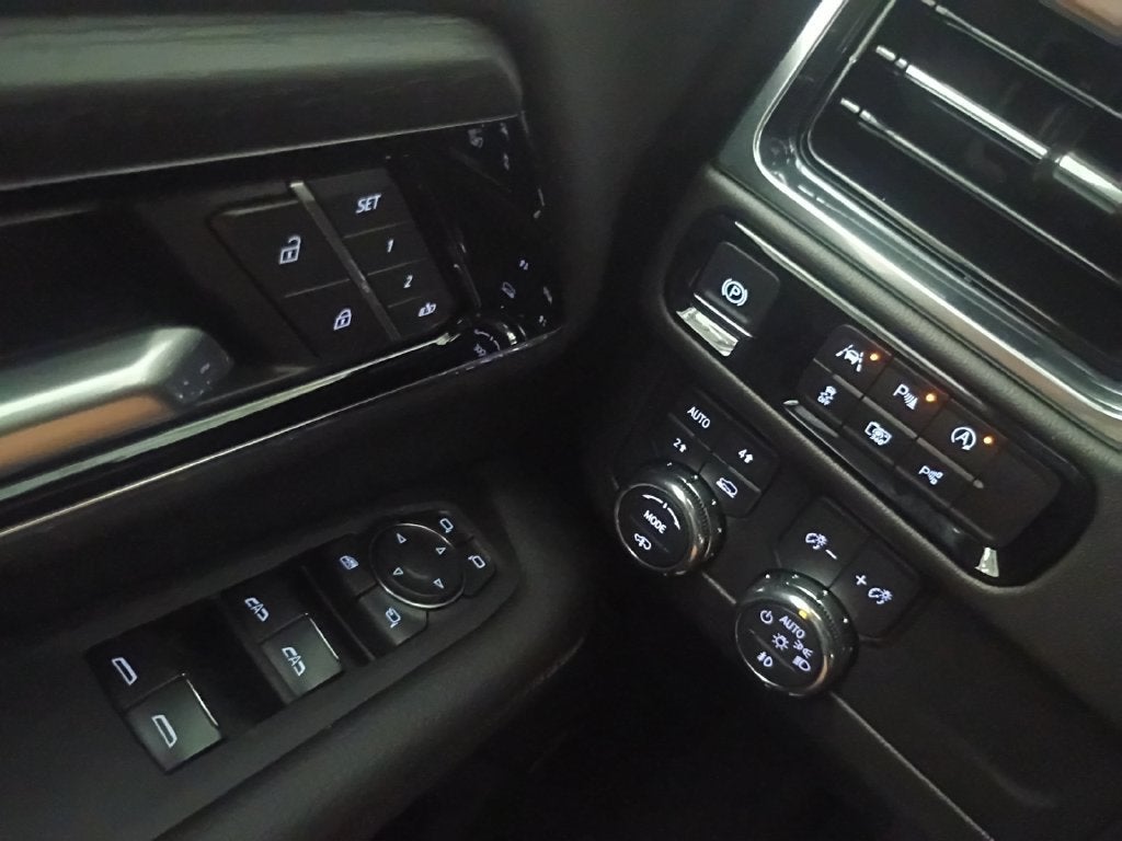 2027 GMC Yukon Denali - Photo 19
